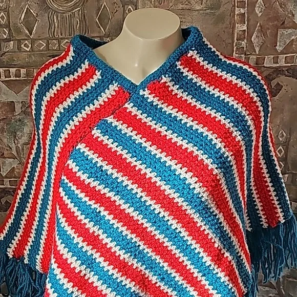 Vintage handmade handcrafted crochet Poncho colorful fringes small - Picture 2 of 11
